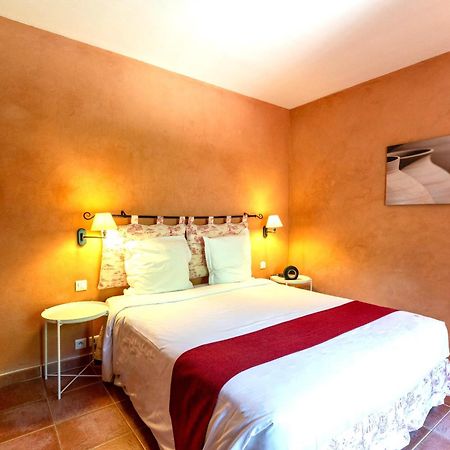 Lagnes Hotel Le Mas Des Gres & Restaurant Sous Les Platanes מראה חיצוני תמונה