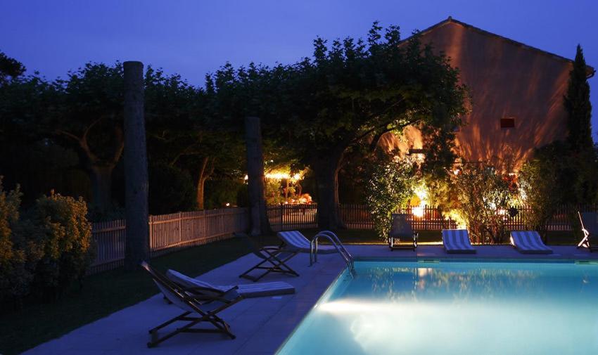 Lagnes Hotel Le Mas Des Gres & Restaurant Sous Les Platanes מראה חיצוני תמונה