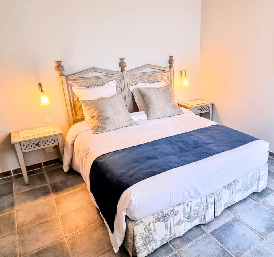 Lagnes Hotel Le Mas Des Gres & Restaurant Sous Les Platanes מראה חיצוני תמונה