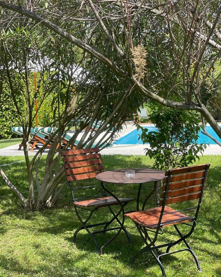 Lagnes Hotel Le Mas Des Gres & Restaurant Sous Les Platanes מראה חיצוני תמונה