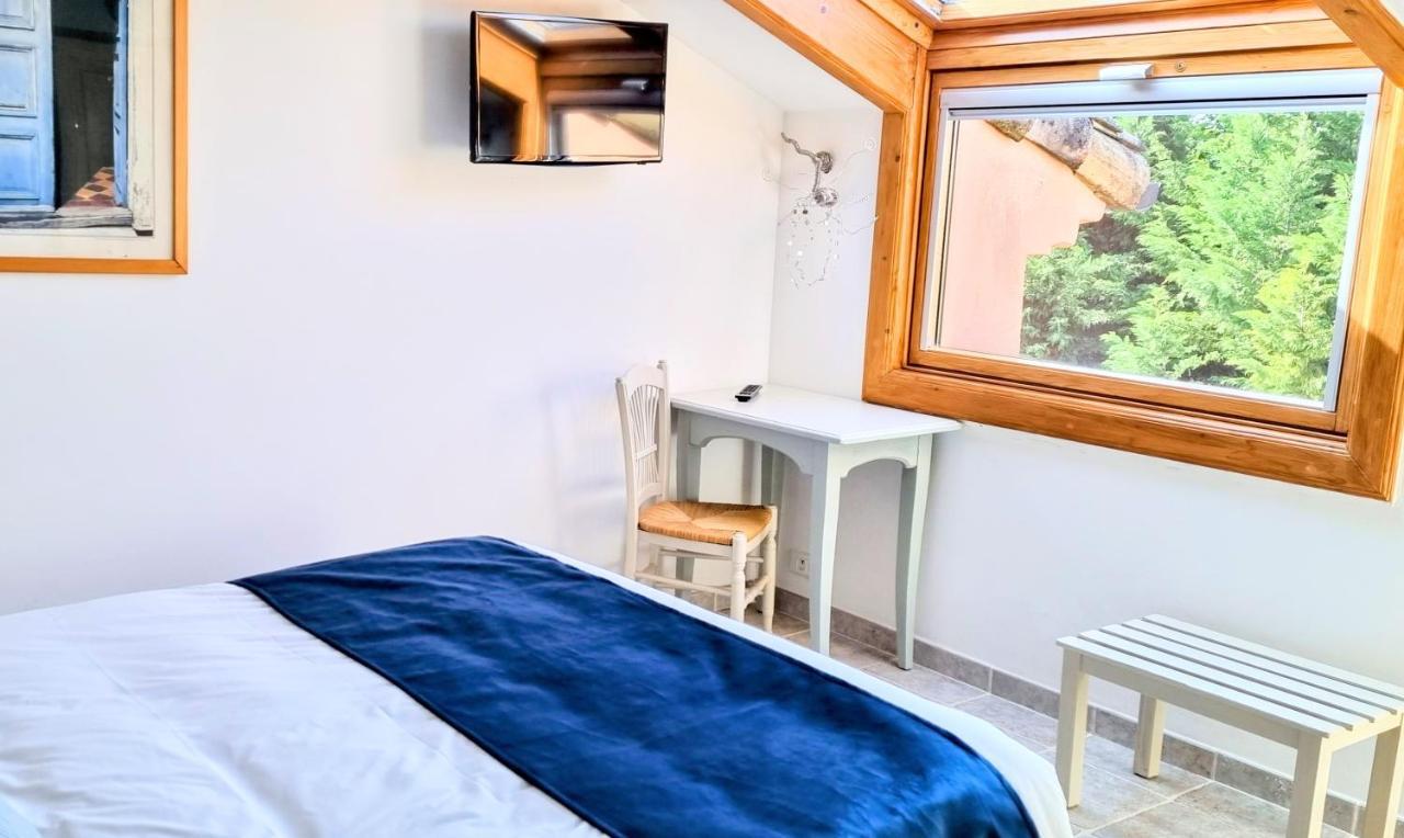Lagnes Hotel Le Mas Des Gres & Restaurant Sous Les Platanes מראה חיצוני תמונה