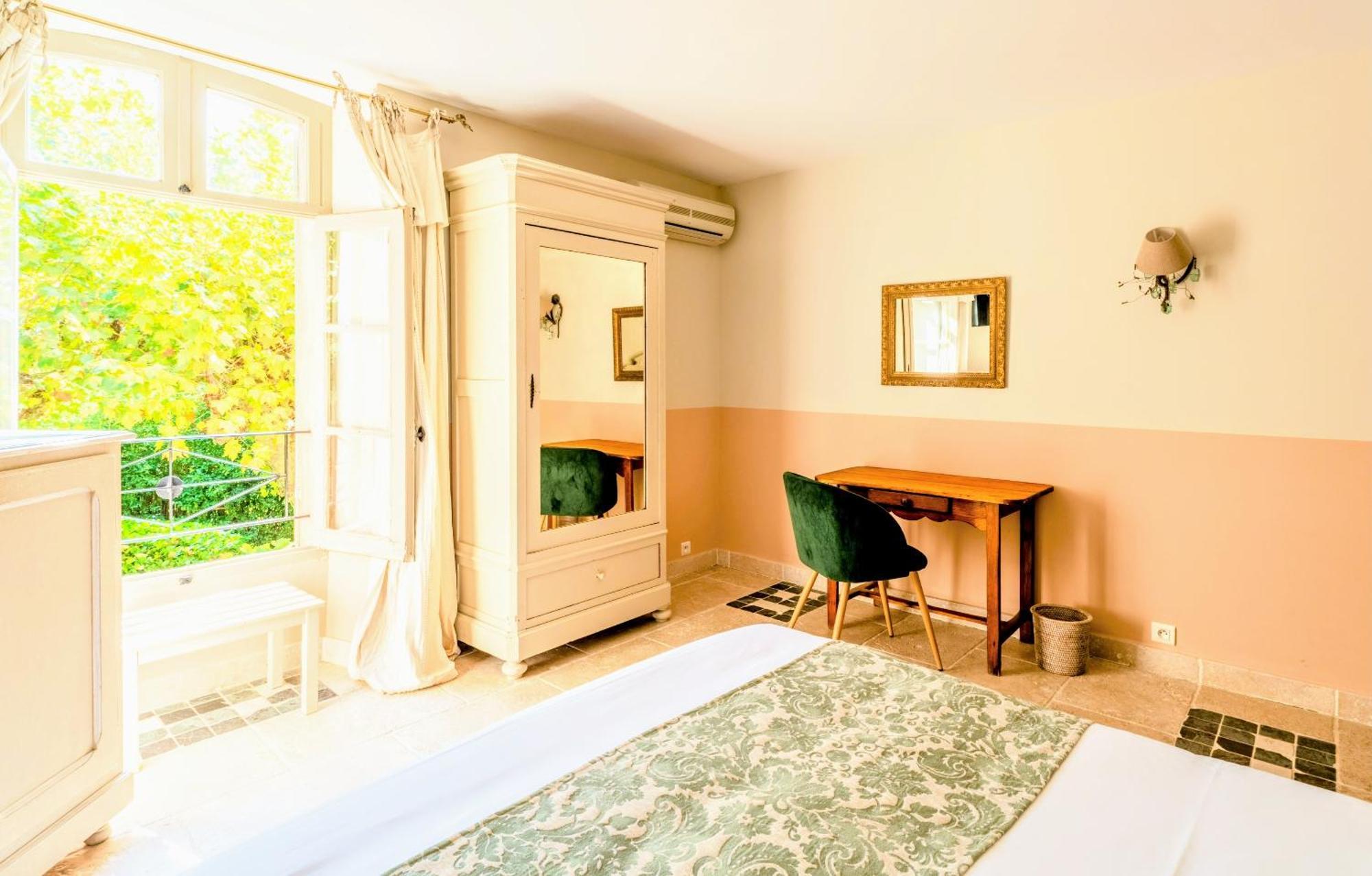 Lagnes Hotel Le Mas Des Gres & Restaurant Sous Les Platanes מראה חיצוני תמונה