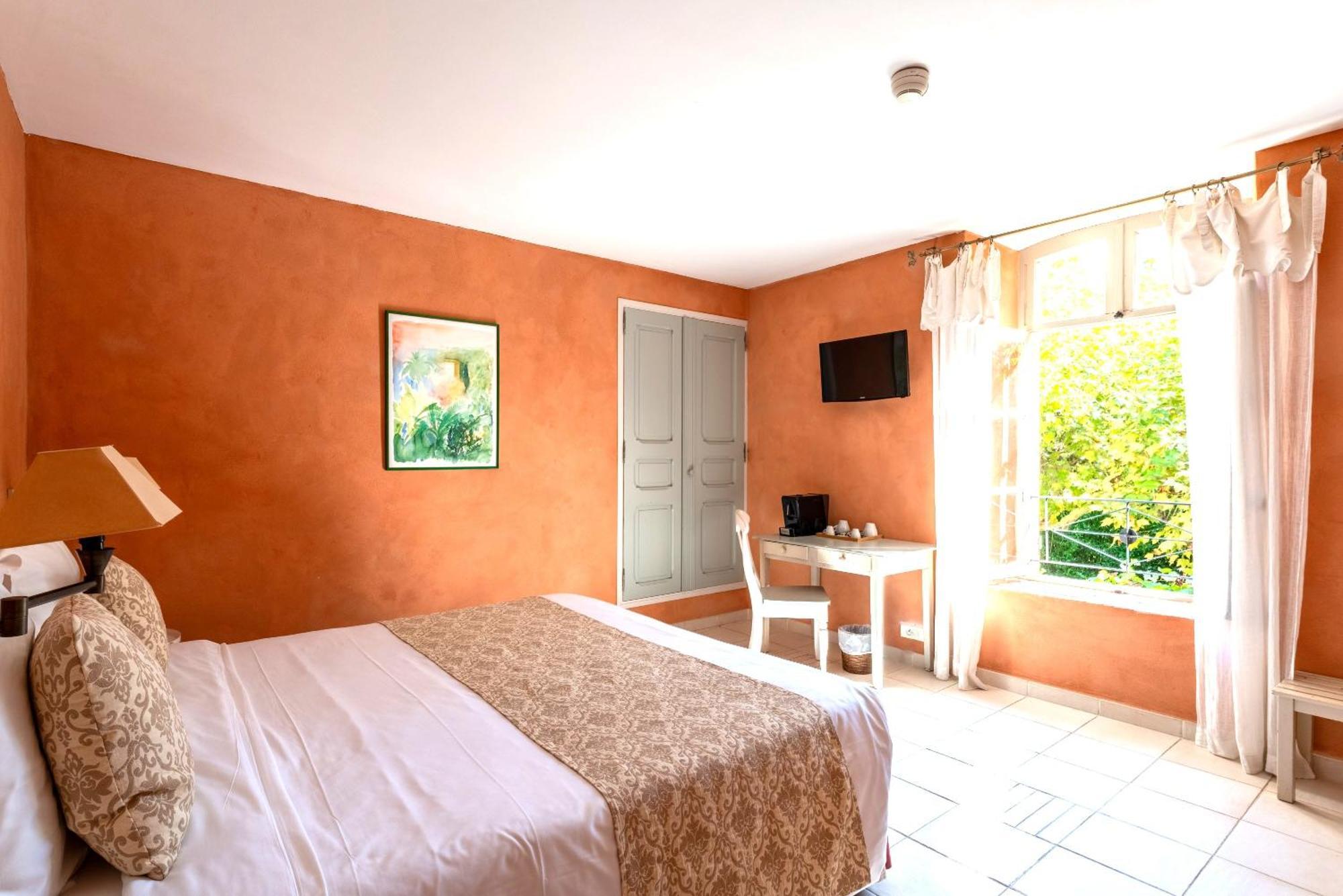 Lagnes Hotel Le Mas Des Gres & Restaurant Sous Les Platanes מראה חיצוני תמונה
