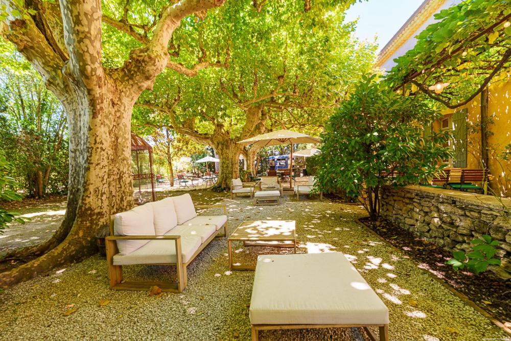 Lagnes Hotel Le Mas Des Gres & Restaurant Sous Les Platanes מראה חיצוני תמונה