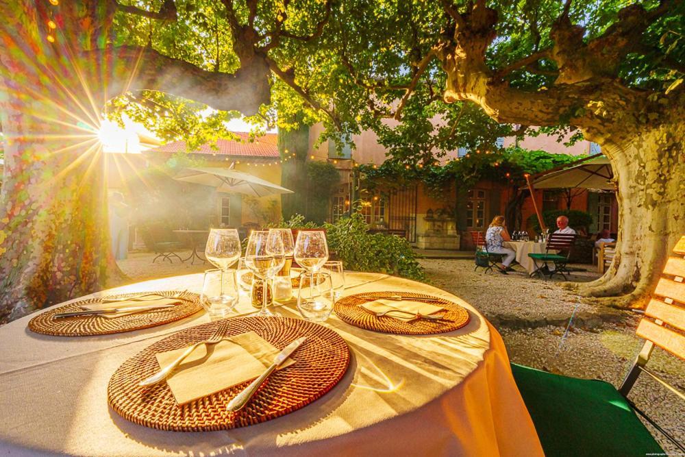 Lagnes Hotel Le Mas Des Gres & Restaurant Sous Les Platanes מראה חיצוני תמונה