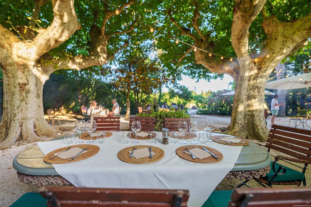 Lagnes Hotel Le Mas Des Gres & Restaurant Sous Les Platanes מראה חיצוני תמונה