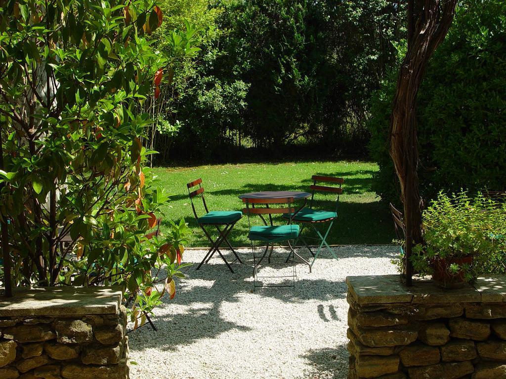 Lagnes Hotel Le Mas Des Gres & Restaurant Sous Les Platanes מראה חיצוני תמונה